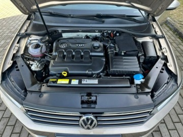 Volkswagen Passat B8 Variant 2.0 TDI BlueMotion SCR 150KM 2016 Volkswagen Passat Variant Łopatki Grzany fotel, zdjęcie 32