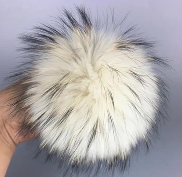 Duży pompon z jenota naturalnego do czapki KOŚĆ SŁONIOWA