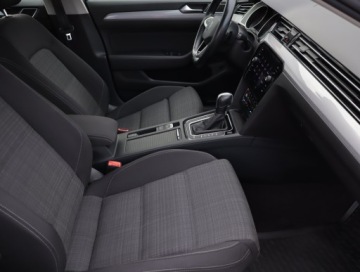 Volkswagen Passat B8 Limousine Facelifting 2.0 TDI SCR 150KM 2021 VW Passat 2.0 TDI, Salon Polska, Automat, Navi, zdjęcie 8