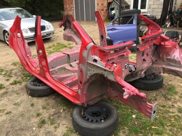 ПОРОГ ПРАВЫЙ ЗАДНИЙ ПРАВЫЙ ЧЕТВЕРТЬ TOYOTA YARIS III