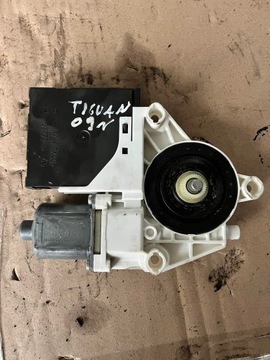 MOTOREK OKNO LEVÝ PŘEDNÍ VW TIGUAN 5N 5N0959701D