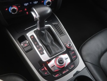 Audi A4 B8 Avant Facelifting 2.0 TDI 143KM 2012 Audi A4 2.0 TDI, Automat, Skóra, Navi, Xenon, zdjęcie 15