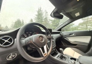 Mercedes Klasa A W176 Hatchback 5d 1.6 180 BlueEFFICIENCY 122KM 2013 Mercedes-Benz Klasa A Mercedes-Benz Klasa A 180 1.6 Benzyna 122KM, zdjęcie 17