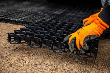 Kratka Trawnikowa czarna 50x50x4cm 10 szt. + 10 szt. kotw