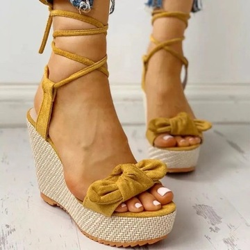 Musztardowe sandały zamszowe na koturnie i platformie Alladies* AS8316