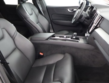 Volvo XC60 II 2023 Volvo XC60 B4, Serwis ASO, Automat, Skóra, Navi, zdjęcie 8