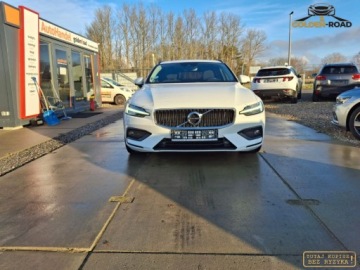 Volvo V60 II  2022 Volvo V60 2,0 B3 mild hybrid 163KM panorama navi elektryka led hak alu opl, zdjęcie 2