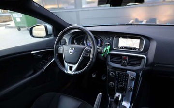 Volvo V40 II Cross Country 2.0 T3 DRIVE-E 152KM 2016 Volvo V40 Volvo V40 T3 RDesign 2.0 Benzyna 152KM, zdjęcie 23