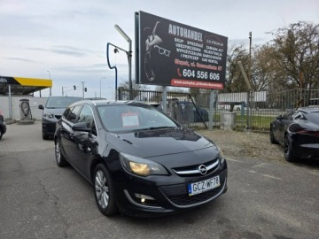 Opel Astra J 2013 Opel Astra Sports Tourer 2.0 CDTI 163 KM, Automat,