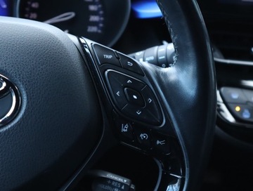 Toyota C-HR I Crossover 1.8 Hybrid 122KM 2016 Toyota C-HR 1.8 Hybrid, Salon Polska, zdjęcie 19