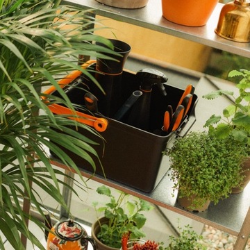 FISKARS URBAN Контейнер с ручкой для хранения садового инвентаря