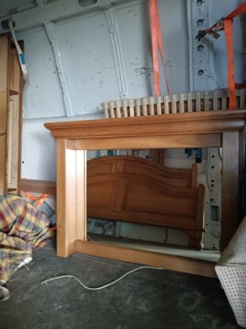 Красивая светлая спальня из патинированного дуба