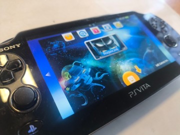 KONSOLA SONY PS VITA OLED WI-FI + KARTA 8GB + GRA + USB + ETUI