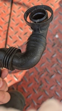 ORIGINÁLNÍ AUDI OE TRUBKA ODVZDUŠŇOVAT 06F103212D