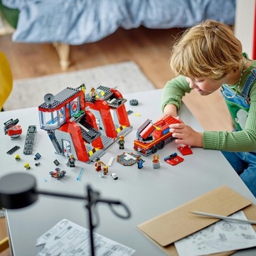 ПОЖАРНАЯ СТАНЦИЯ LEGO С ПОЖАРНОЙ МАШИНОЙ