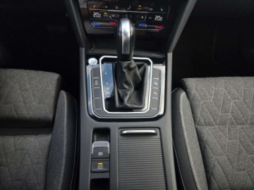 Volkswagen Passat B8 Variant Facelifting 1.5 TSI EVO 150KM 2023 Volkswagen Passat 1.5 TSI 150KM Business DSG Reflektory LED Matrix IQ.LIGH, zdjęcie 19