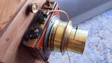 В комплект входит красивая деревянная камера 13*18..