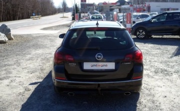 Opel Astra J Sports Tourer Facelifting 2.0 BiTurbo CDTI 195KM 2014 Opel Astra 2.0CDTI 195KM BiTurbo Wymieniony rozrzad Nowe opony Navi Skora, zdjęcie 5