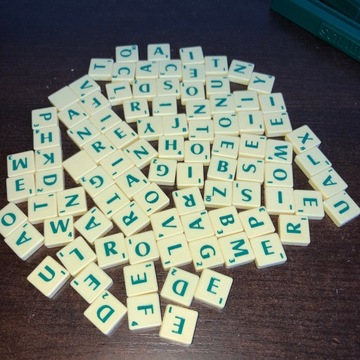 BRAKUJĄCE KLOCEK DO SCRABBLE original literka I