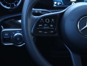 Mercedes Klasa A W177/V177 Hatchback 1.3 160 109KM 2020 Mercedes A A 160, Salon Polska, Serwis ASO, Klima, zdjęcie 19