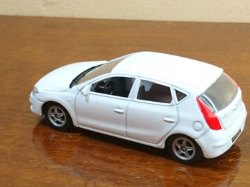 HYUNDAI i30 WHITE WELLY МОДЕЛЬ ВЕСНА