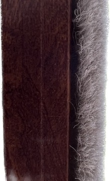 Самоклеящийся щеточный уплотнитель для москитных сеток.