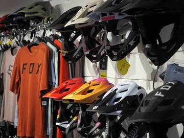 FOX TITAN SPORT КУРТКА ЧЕРНАЯ М ФУТБОЛКА С ЗАЩИТНИКАМИ