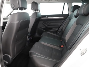 Volkswagen Passat B8 Variant Facelifting 2.0 TDI SCR 200KM 2023 Volkswagen Passat Alltrack | APP | Panorama | Hak, zdjęcie 12