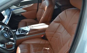 BMW Seria 7 G70 Sedan Plug-In 3.0 M60e 571KM 2023 BMW Seria 7 Dealer BMW Bonkowscy Gorzow Wlkp. 3.0 Hybryda Plug-in 571KM, zdjęcie 10