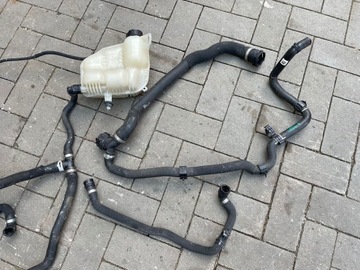 BMW 1 F40 NÁDRŽ VYROVNÁVACÍ PŘÍVODY VODNÍ 2.0D B47