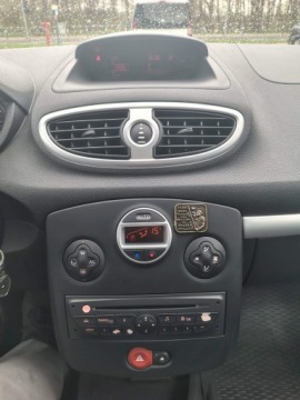 Renault Clio III Hatchback 5d 1.2 i 16V 75KM 2009 RENAULT CLIO III (BR0/1, CR0/1) 1.2 16V (BR02, BR0J, BR11, CR02, CR0J,, zdjęcie 12