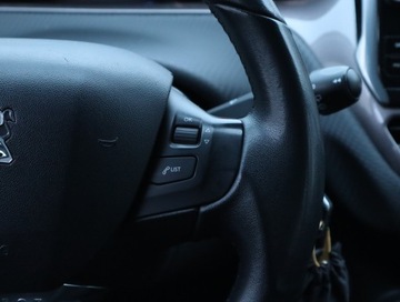 Peugeot 2008 I SUV 1.2 VTi 82KM 2014 Peugeot 2008 1.2 PureTech, Salon Polska, zdjęcie 16