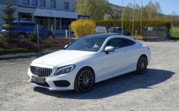 Mercedes Klasa C W205 Coupe 200 184KM 2016 Mercedes-Benz Klasa C C200 Coupe 4Matic 4x4 Automatyczna skrzynia biegow S