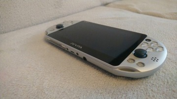 Тонкая консоль PS Vita