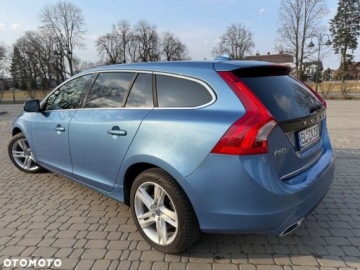 Volvo V60 I 2014 Volvo V60 Volvo V60 D6 AWD Plug-in Hybrid Momentum 2.4 Hybryda Plug-in, zdjęcie 10