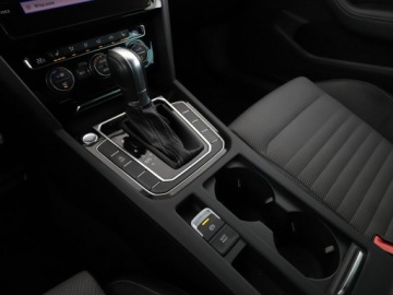 Volkswagen Passat B8 Variant 1.8 TSI BlueMotion Technology 180KM 2018 Volkswagen Passat R-Line DSG virtual cocpit navi, zdjęcie 30