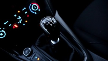 Ford Focus III Kombi Facelifting 2.0 TDCi 150KM 2016 .. Nawigacja .. Grzana Kierownica , Fotele i SZYBY .. Czujniki parkowania ., zdjęcie 34