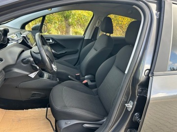 Peugeot 208 I Hatchback 5d Facelifting 1.2 PureTech 82KM 2018 Peugeot 208 1.2 Benzyna-Klimatronic, zdjęcie 7