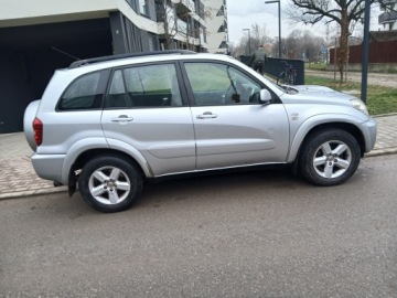 Toyota RAV4 II 2.0 16V D-4D 116KM 2004 TOYOTA RAV-4 2,0 D4D, zdjęcie 1