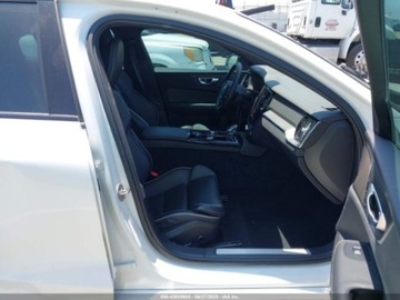 Volvo S60 III 2024 Volvo S60 Recharge Plug-In Hybrid T8 Plus Black Edition 2024 2.0l 2.0 312KM, zdjęcie 9