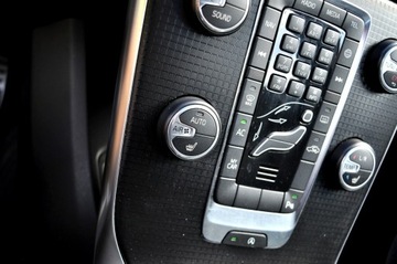 Volvo V40 II 2019 Volvo V40 2.0 T2 122KM RDesign Panorama Skóra, zdjęcie 21