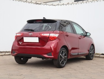 Toyota Yaris III Hatchback 5d Facelifting 2017 1.5 Dual VVT-iE 111KM 2018 Toyota Yaris 1.5 Dual VVT-i, Salon Polska, zdjęcie 4