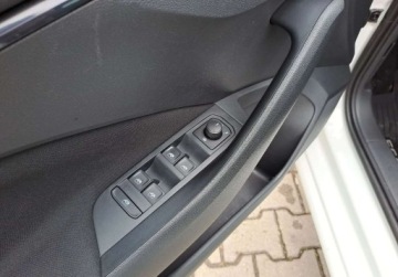 Skoda Scala Hatchback 1.0 TSI 110KM 2023 Skoda Scala Ambition 1.0 TSI 110 KM Czujniki Clima Benzyna 110KM, zdjęcie 18