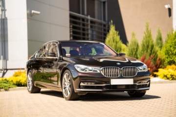 BMW Seria 7 G11-G12 Sedan 750i 450KM 2016 BMW G12 750Li xDrive Individual, zdjęcie 2