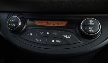 Toyota Yaris III Hatchback 5d Facelifting 1.33 Dual VVT-i 99KM 2016 Toyota Yaris Toyota Yaris 1.33 Premium City Cool Style FV Marza Salon, zdjęcie 4