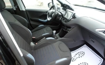 Peugeot 208 I Hatchback 3d 1.6 e-HDI 92KM 2013 Peugeot 208 1.6e-HDI 92KM Oryginalny lakier i szyby Panoramiczny dach Klim, zdjęcie 10