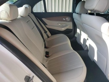 Mercedes Klasa E W213 2017 Mercedes-Benz Klasa E Mercedes-Benz E-Class 300 Luxury 4MATIC Sedan 2.0, zdjęcie 8
