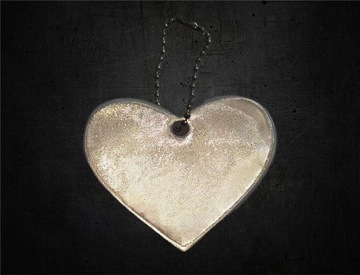 ПОДВЕСКА-КУЛОН СВЕТООТРАЖАЮЩАЯ СЕРДЦЕ С ЦЕПЬЮ