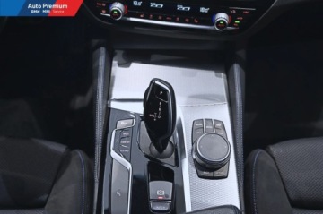 BMW Seria 5 G30-G31 Limuzyna 520d 190KM 2019 BMW Seria 5 xDriveAdaptacyjne Reflektory LEDSkorzana Kierownica M 2.0, zdjęcie 14