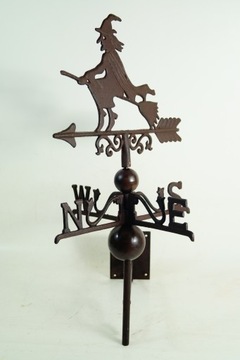 ВЕТРОВОЙ ФАНС С ВЕДЬМОЙ РЕТРО ВЕДЬМА НА ДЫМОХОДЕ КРЫШИ